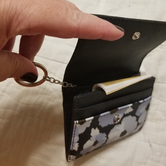 Michael Kors Jet Set travel wallet w/keychain - Picture 7 of 7